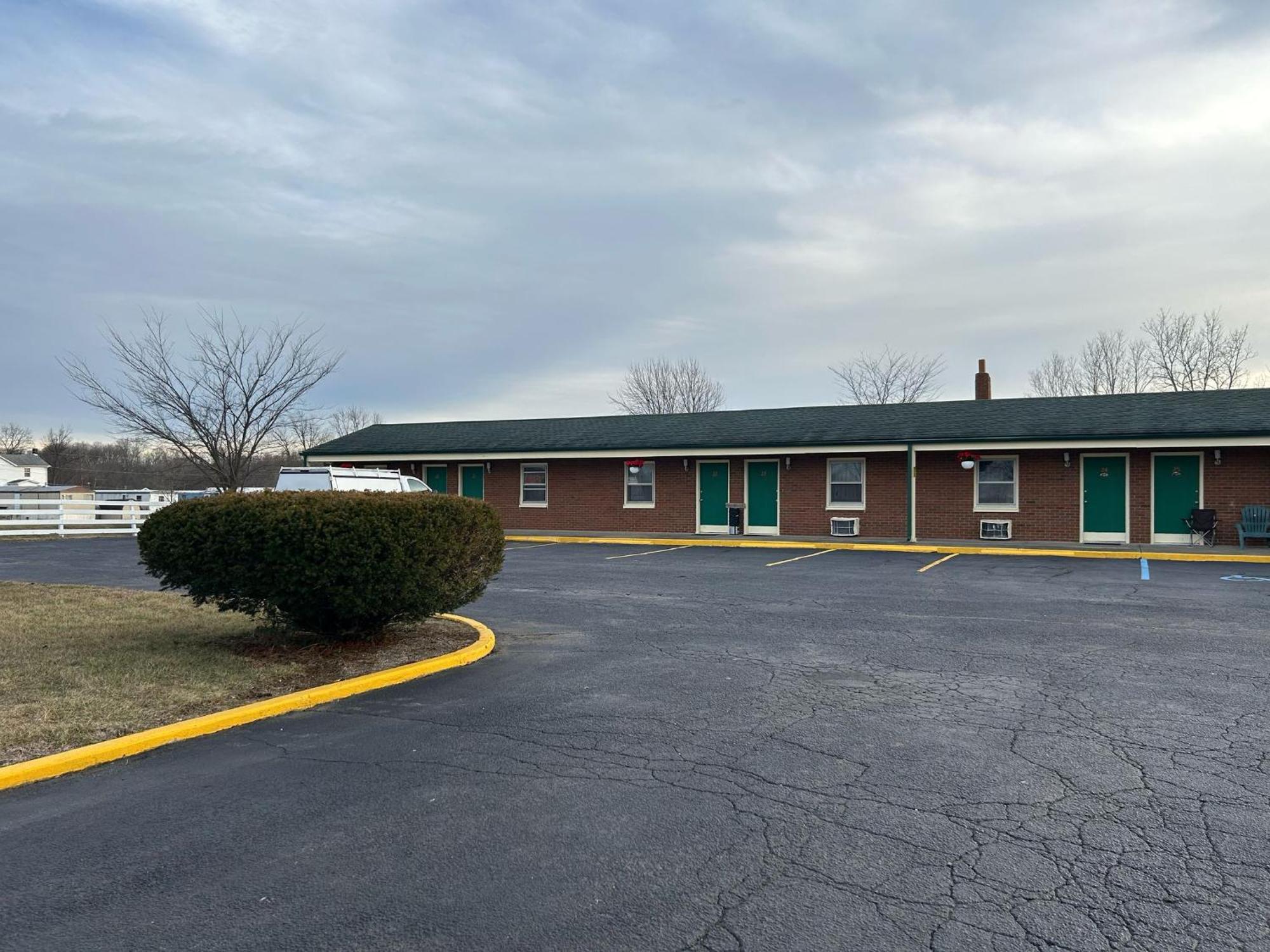 Hillcrest Motel By Oyo Aurora Near Lawrenceburg Exteriér fotografie